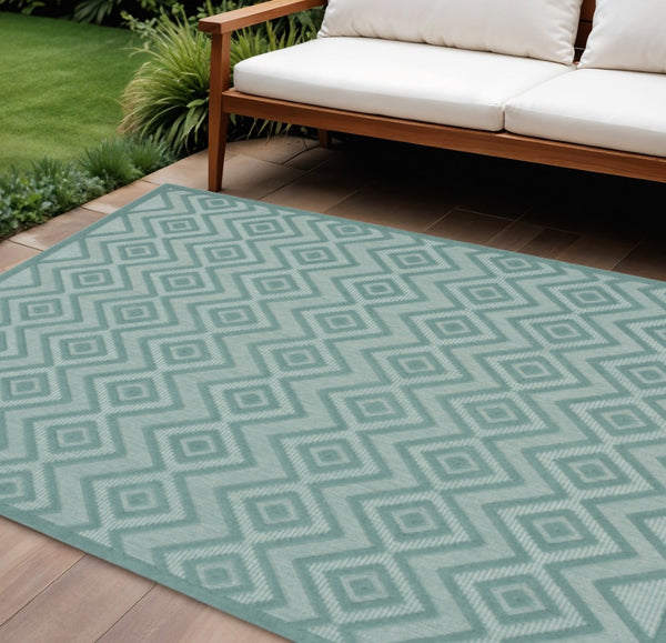 HomeRoots 7' Aqua Indoor Outdoor Area Rug - Durable, Stylish, Soft Textured Surface for Patios and Living Spaces 7' X 10' 522105