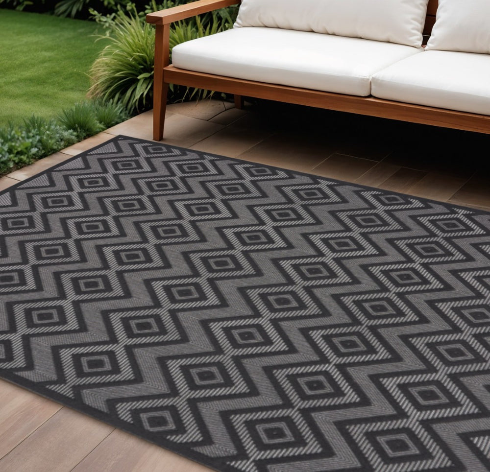 HomeRoots 8' Black Indoor Outdoor Area Rug - Durable, Soft, Water-Resistant Design for Modern Spaces & Easy Care 7' X 10' 522113