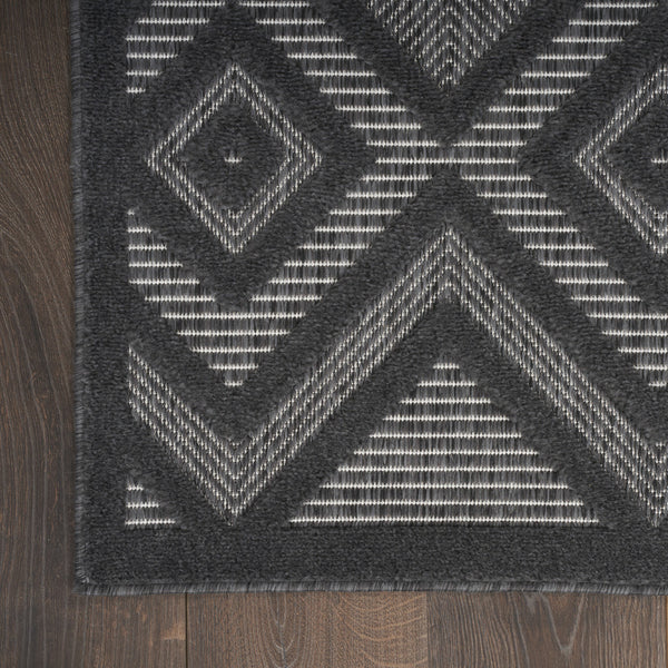 Homeroots 7' X 10' Black Geometric Flatweave Area Rug  Polypropylene 522113