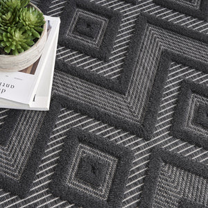 Homeroots 7' X 10' Black Geometric Flatweave Area Rug  Polypropylene 522113