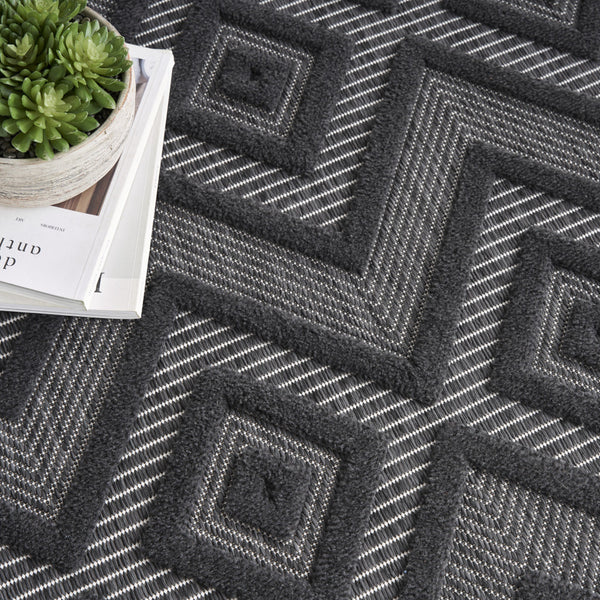 Homeroots 7' X 10' Black Geometric Flatweave Area Rug  Polypropylene 522113