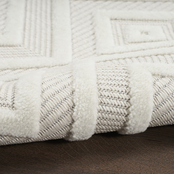 Homeroots 7' X 10' Ivory And White Indoor Outdoor Area Rug  Polypropylene 522117