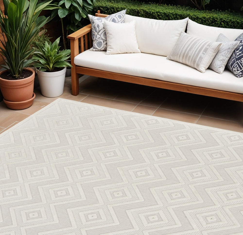 HomeRoots 9' X 12' Elegant Ivory and White Indoor-Outdoor Rug - Durable, Stylish, and Weather-Resistant Design 522118