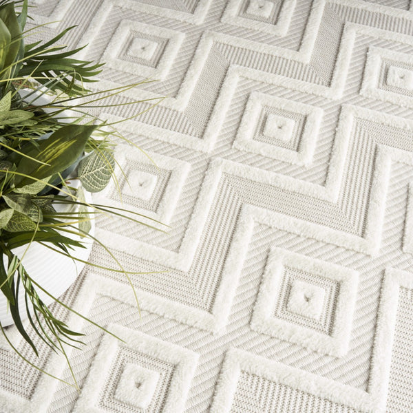 HomeRoots 9' X 12' Elegant Ivory and White Indoor-Outdoor Rug - Durable, Stylish, and Weather-Resistant Design 522118