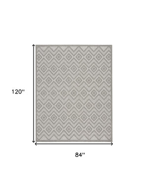 HomeRoots 7' Gray Indoor Outdoor Area Rug - Modern Geometric Design for Versatile, Easy Maintenance Spaces 7' X 10' 522120