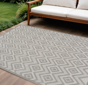 HomeRoots 7' Gray Indoor Outdoor Area Rug - Modern Geometric Design for Versatile, Easy Maintenance Spaces 8' X 10' 522121
