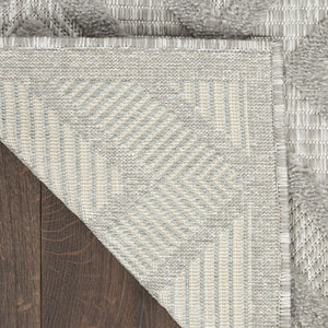 HomeRoots 7' Gray Indoor Outdoor Area Rug - Modern Geometric Design for Versatile, Easy Maintenance Spaces 8' X 10' 522121