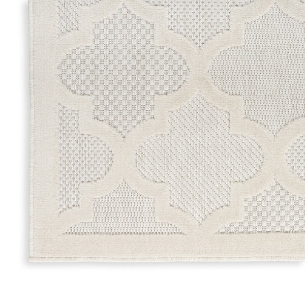 HomeRoots 7' Ivory and White Indoor Outdoor Area Rug - Durable, Easy-Clean, Stylish Flatwoven Design for All Spaces 522149