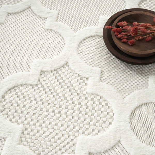 HomeRoots 7' Ivory and White Indoor Outdoor Area Rug - Durable, Easy-Clean, Stylish Flatwoven Design for All Spaces 522149