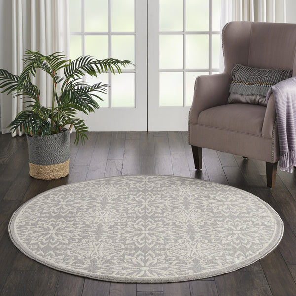 Homeroots 5' Gray Round Floral Power Loom Area Rug  Polypropylene 522206