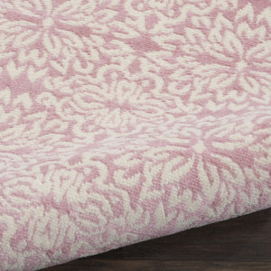 Homeroots 5' X 7' Pink Floral Power Loom Area Rug  Polypropylene 522220