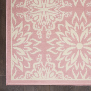 Homeroots 5' X 7' Pink Floral Power Loom Area Rug  Polypropylene 522220