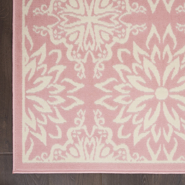 Homeroots 5' X 7' Pink Floral Power Loom Area Rug  Polypropylene 522220