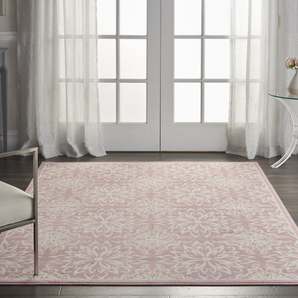 Homeroots 5' X 7' Pink Floral Power Loom Area Rug  Polypropylene 522220