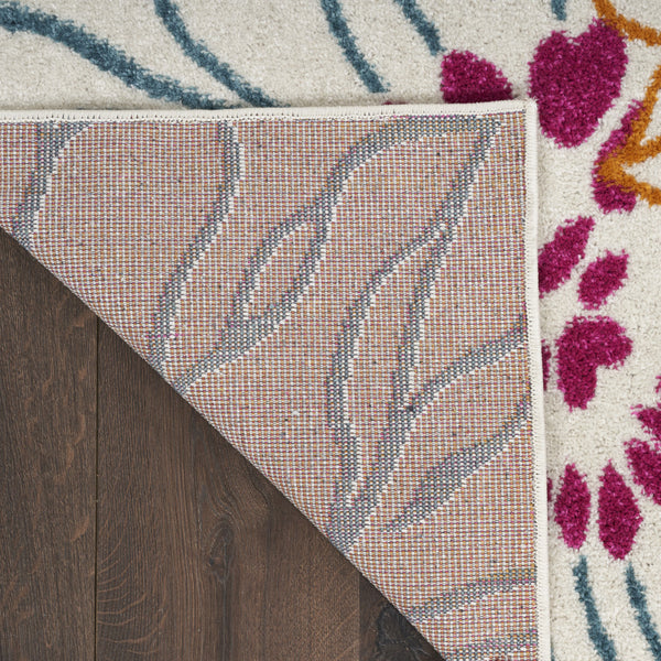 Homeroots 5' X 7' Cream Floral Power Loom Area Rug  Polypropylene 522510