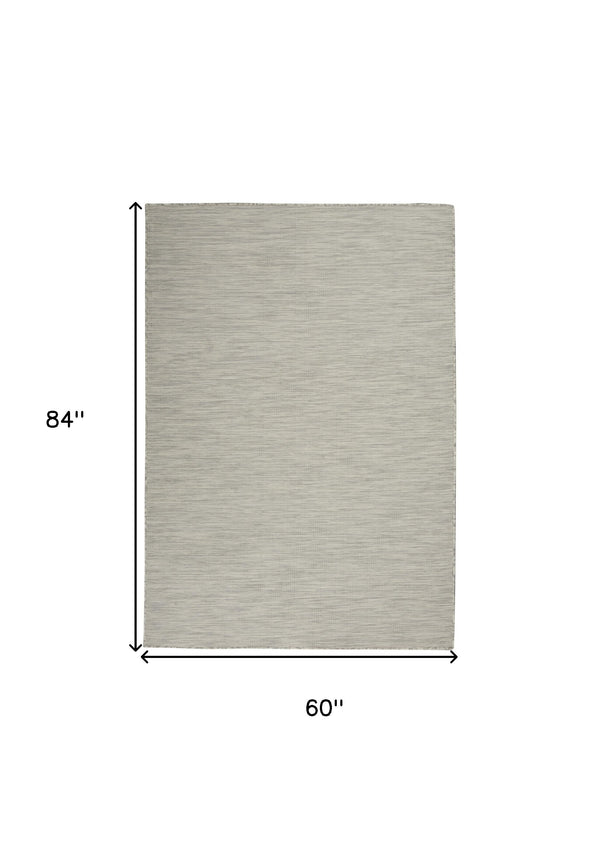 Homeroots 5' X 7' Light Gray Indoor Outdoor Area Rug  Polypropylene 522550
