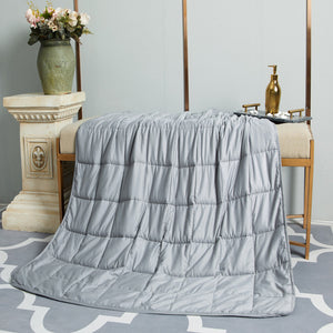 Homeroots 48" X 72" Light Gray Cotton Quilted Plush 15 Pound Weighted Blanket  100% Cotton 523953