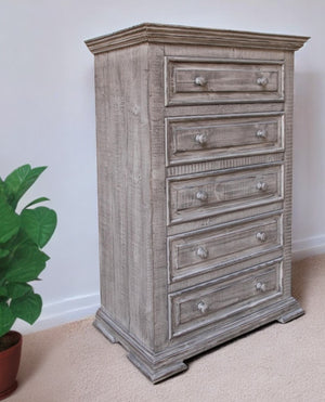Homeroots 37" Gray Solid Wood Five Drawer Chest  Solid Wood 524579