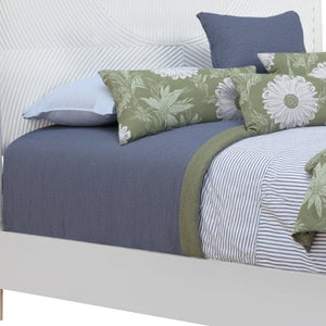 Homeroots White Carved Geometric Solid Wood King Bed Frame - Luxurious Design For Ultimate Comfort & Style  Wood 524808