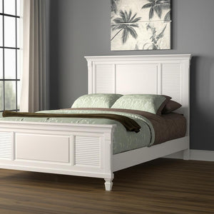 HomeRoots White Ribbed Shutter Solid Wood Queen Bed Frame - Timeless Design for a Serene Bedroom Retreat 524847