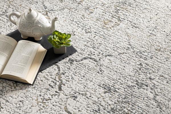 Homeroots 10' Gray And Ivory Abstract Distressed Runner Rug  Polyester 524904