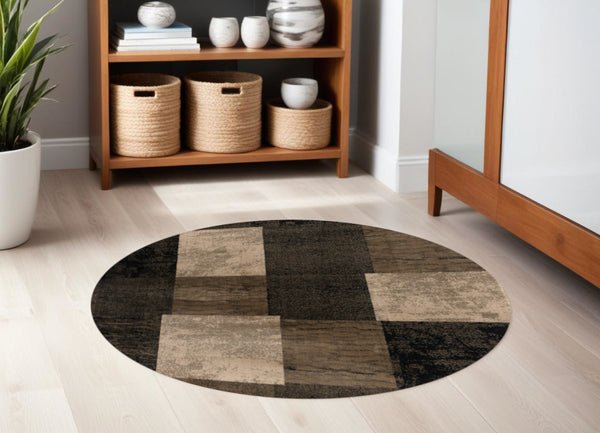 Homeroots 5' Beige And Brown Geometric Distressed Round Rug  Olefin 524920