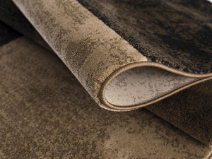 HomeRoots 5' Beige and Brown Geometric Distressed Round Rug – Soft, Durable, Stylish for Modern & Traditional Spaces 524920