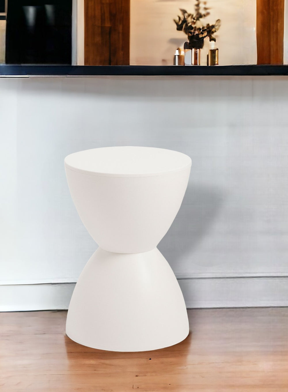 Homeroots 17" White Heavy Duty Plastic Round Pedestal End Table   524950