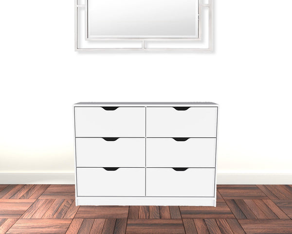 Homeroots 42" White Four Drawer Dresser  Manufactured Wood 524959