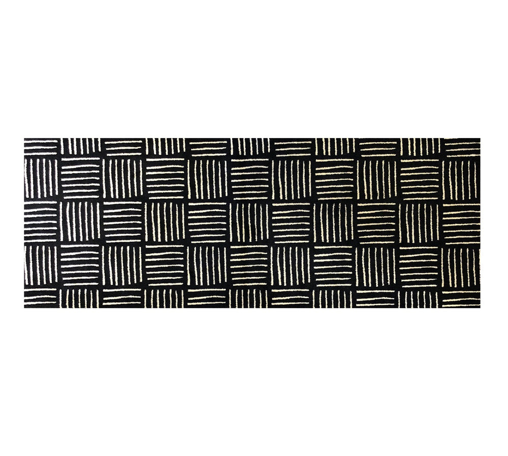 Homeroots 6' Black And Off White Abstract Machine Tufted Washable Runner Rug With Uv Protection  Synthetic 526180