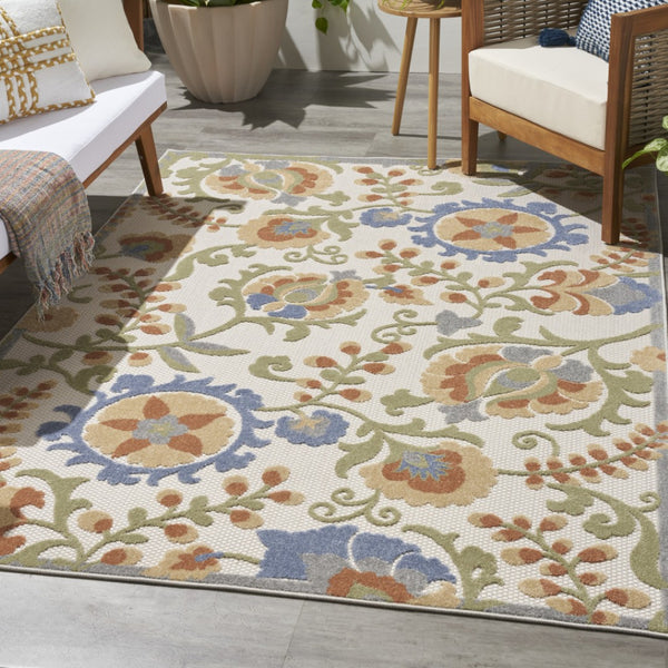 HomeRoots 5' Indoor Outdoor Area Rug - Elegant Ivory & Blue Floral Design, Stain Resistant & Easy Care! 527614