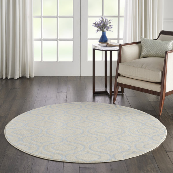 Homeroots 5' Gray Round Moroccan Power Loom Area Rug  Polypropylene 527704