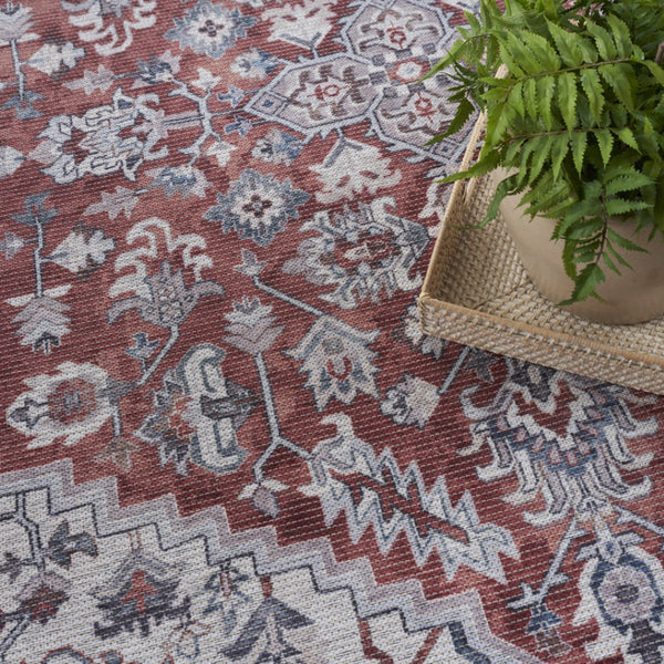 HomeRoots 5' Gray Floral Area Rug - Distressed Washable Design for Elegant Living Spaces, 5x7 Durable Charm 527763