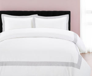HomeRoots Gray Queen 100% Cotton Duvet Cover Set - 200 Thread Count, Breathable, Stylish, and Washable Bedding 528500