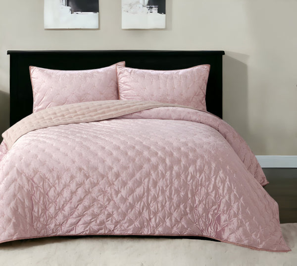 HomeRoots Blush Comforter Set - Luxurious 220 Thread Count Down Bedding for Year-Round Cozy Elegance Blush, Full/Queen Full/Queen 528877