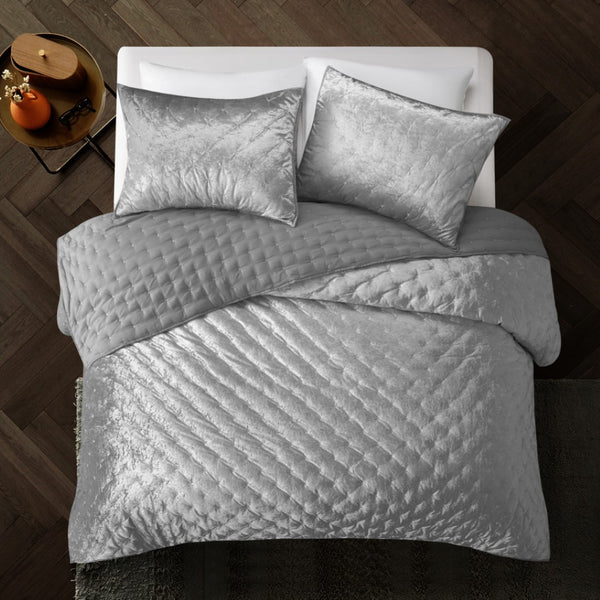 HomeRoots Blush Comforter Set - Luxurious 220 Thread Count Down Bedding for Year-Round Cozy Elegance Silver, King/California King King/California King 528885