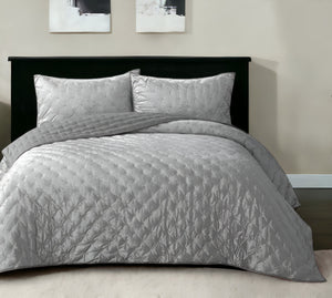Homeroots Silver Queen Polyester 220 Thread Count Washable Down Comforter Set Silver,Full,Queen Velvet 528886