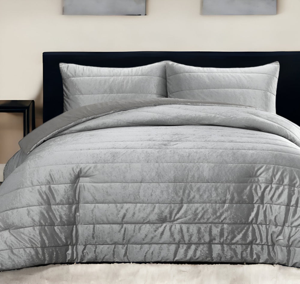 HomeRoots Blush Luxurious Down Comforter Set for Year-Round Warmth, Ultra-Soft Polyester & Easy Care Silver, King/California King King/California King 528897