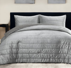 HomeRoots Blush Luxurious Down Comforter Set for Year-Round Warmth, Ultra-Soft Polyester & Easy Care Silver, King/California King King/California King 528897