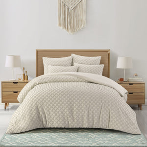 HomeRoots Beige Duvet Cover Set - Luxe Polyester, 140 Thread Count, Machine Washable, All-Season Comfort Beige, King/California King King/California King 529064