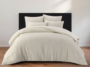 HomeRoots Beige Duvet Cover Set - Luxe Polyester, 140 Thread Count, Machine Washable, All-Season Comfort Beige, King/California King King/California King 529064