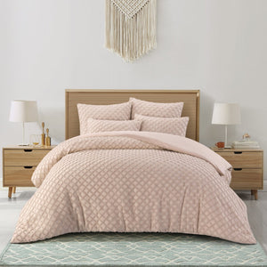 HomeRoots Beige Duvet Cover Set - Luxe Polyester, 140 Thread Count, Machine Washable, All-Season Comfort Blush, King/California King King/California King 529067