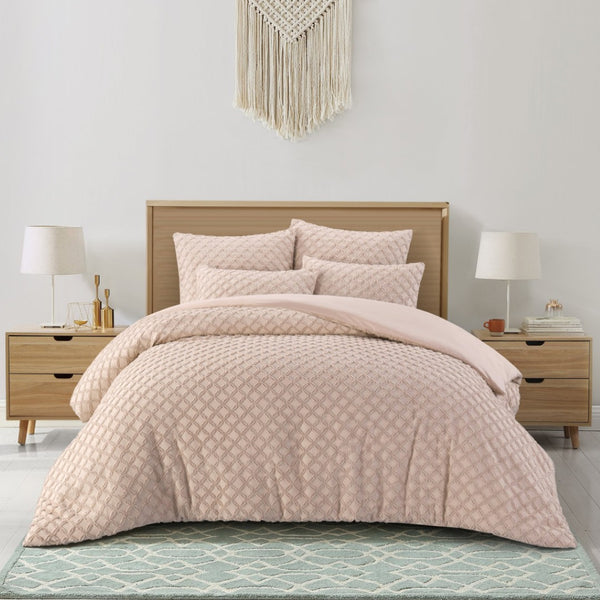 HomeRoots Beige Duvet Cover Set - Luxe Polyester, 140 Thread Count, Machine Washable, All-Season Comfort Blush, King/California King King/California King 529067