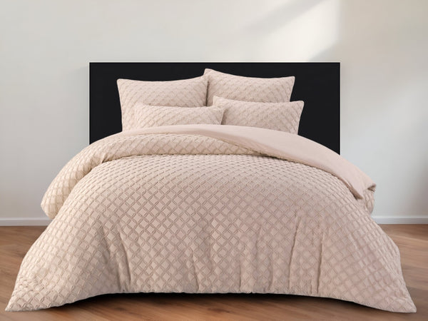 HomeRoots Beige Duvet Cover Set - Luxe Polyester, 140 Thread Count, Machine Washable, All-Season Comfort Blush, King/California King King/California King 529067