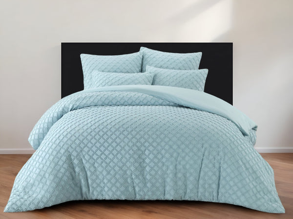 HomeRoots Beige Duvet Cover Set - Luxe Polyester, 140 Thread Count, Machine Washable, All-Season Comfort Blue, King/California King King/California King 529070