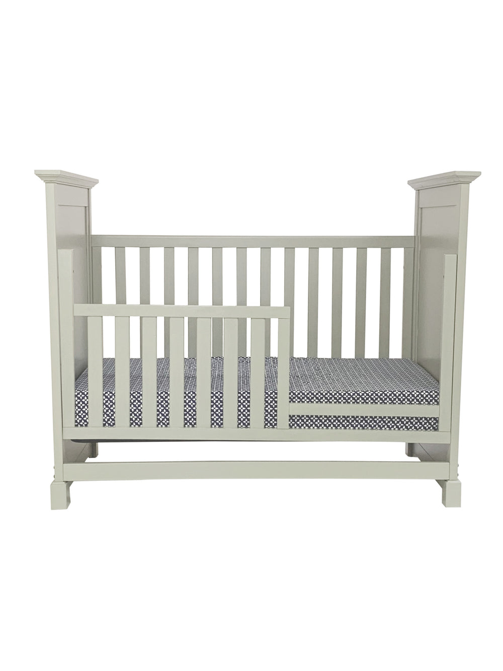 Homeroots Gray Solid And Manufactured Wood Standard Three In One Convertible Crib   530221