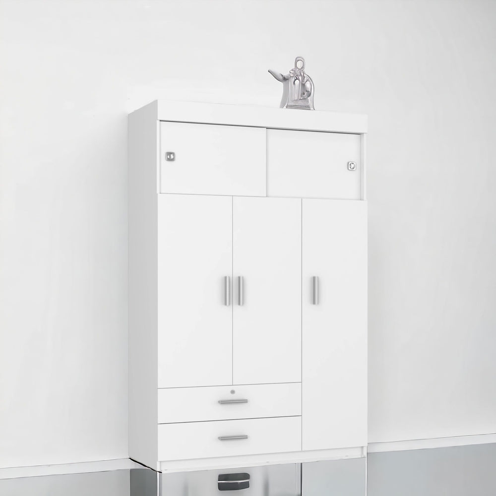 Homeroots 47" White Four Drawer Dresser  Manufactured Wood 530266