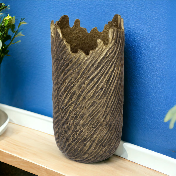 Homeroots 17" Gold Abstract Aluminum Table Vase  Aluminum 530277