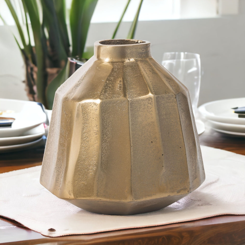 Homeroots 10" Gold Geometric Organic Stripe Round Aluminum Table Vase - Modern Decor For Stunning Centerpieces  Aluminum 530281