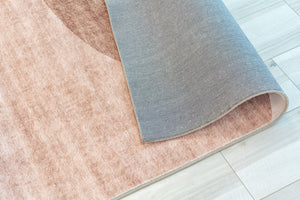 HomeRoots 5' Abstract Beige and Green Distressed Area Rug - Stylish, Durable, Perfect for Any Space! 530548